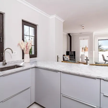 Aldea Blanca, Puerto Banus With Sea View *